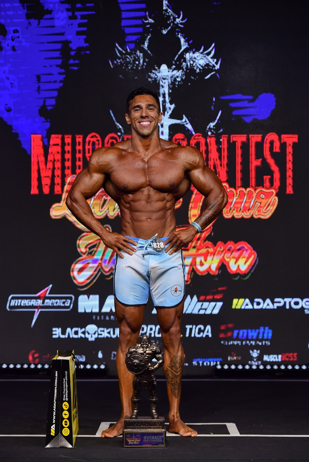 Matheus Inacio no palco — Overall Men's Physique